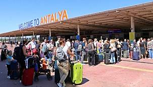Antalya'ya gelen uçak ve turist sayısında rekor artış