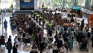 18 ay sonra seyahat yasakları ve karantinayı kaldıran ülkeye binlerce turist akın etti!