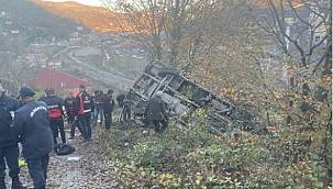 Öğrencileri taşıyan servis minibüsü devrildi! Ölü ve çok sayıda yaralı var