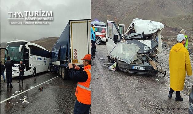 Yolcu otobüsü TIR ve minibüsle çarpıştı! Ölü ve yaralılar var