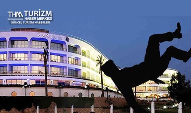 Kaldığı otelin balkonundan düşen belediye başkanı hayatını kaybetti!