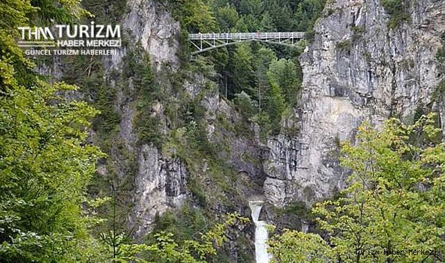 ABD'li turist iki kadın turisti uçurumdan aşağı attı!