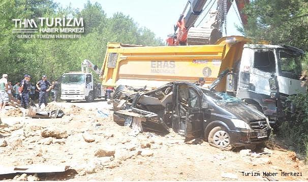 Bodrum'da üzerine harfiyat kamyonu devrilen VIP minibüsteki iş insanı hayatını kaybetti!