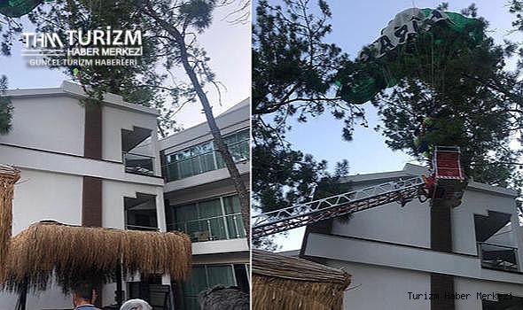 İpi kopan deniz paraşütündeki 2 kişi otel bahçesine düştü!
