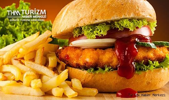 Ünlü fast food zincirinde mide bulandıran rezalet!