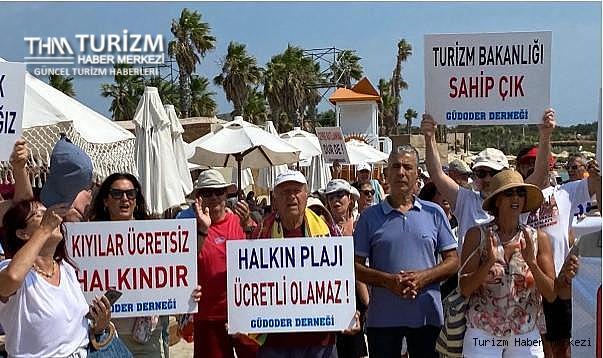 Havlu Hareketi Çeşme'de! Girişi 600 TL olan beach club önündeki sahilde eylem yaptılar