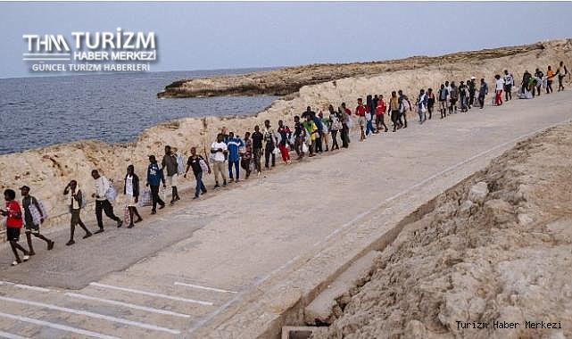 Turistlerin gözde adası göçmen kampına döndü!