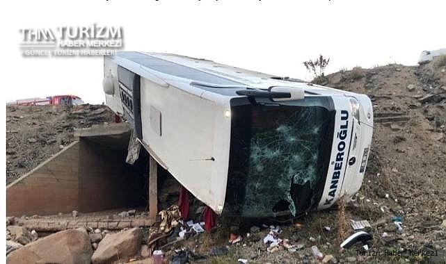 Yolcu otobüsü şarampole devrildi! Çok sayıda ölü ve yaralı var