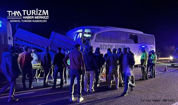 Yolcu otobüsü traktöre arkadan çarptı! Çok sayıda yaralı var