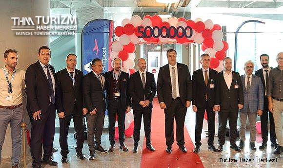 Dalaman Havalimanı'nda 5 milyonuncu yolcu sevinci