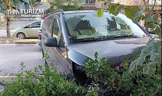 Turistleri taşıyan minibüs yoldan çıkıp ağaca çarptı! Çok sayıda yaralı var