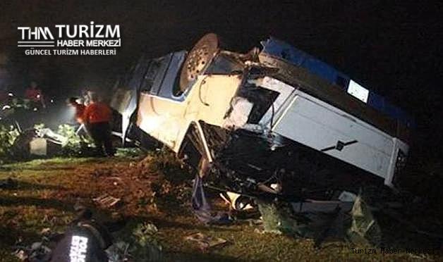 Ülke yasta! Köprüden düşen otobüste çok sayıda ölü ve yaralı var