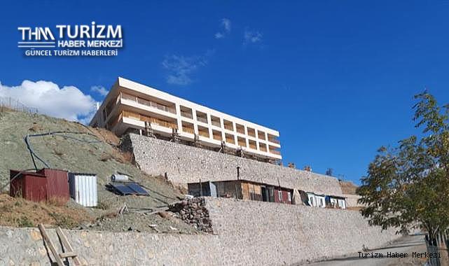 4 milyon Euro yatırımla köyüne 5 yıldızlı otel yaptı!