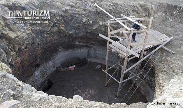 Bayrak dikmek için kazılan çukurdan tarih fışkırdı!