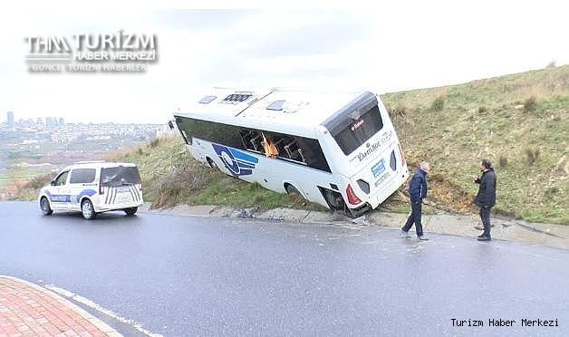 Kamil Koç otobüsü kaçak göçmenleri taşırken kaza yaptı!