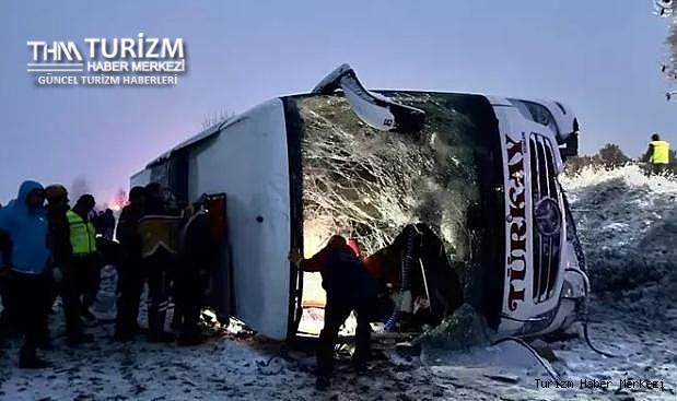 Yolcu otobüsü devrildi! Çok sayıda ölü ve yaralı var