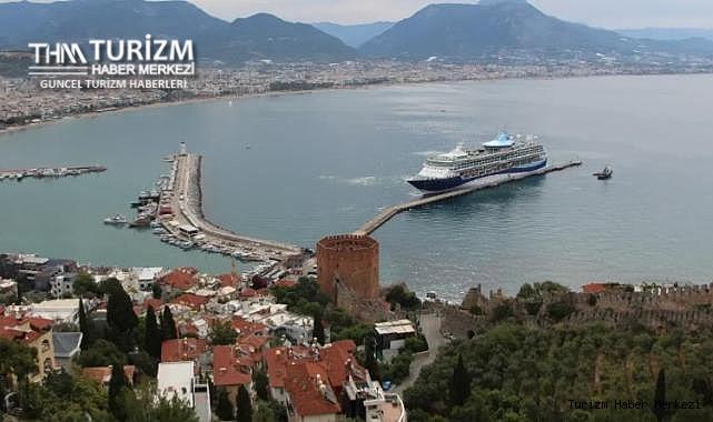 Alanya'ya yılın ilk kruvaziyer gemisi demir attı! İşte getirdiği turist sayısı