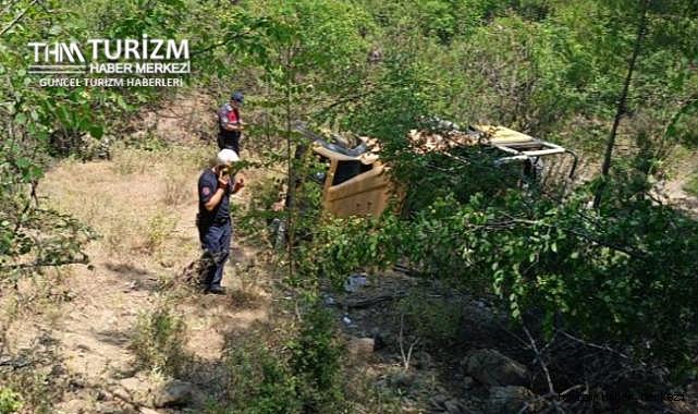 Turist dolu safari cip uçuruma yuvarlandı! 1 turist öldü, sürücü firarda