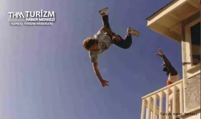 İki turist iki ayrı otelin balkonundan düştü! Biri öldü diğeri ağır yaralı
