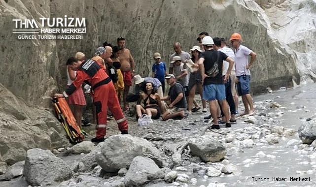 Muğla'nın dünyaca ünlü Saklıkent Kanyonu'nda facia! Turistlerin üzerine kaya düştü