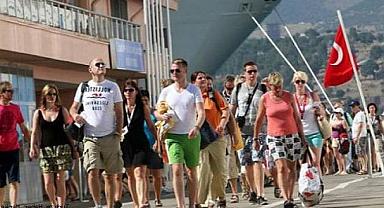 Türkiye yabancı turist rekorunu 10 ayda kırdı!