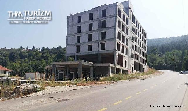 Kaşıkçı cinayeti otel sattırıyor! Sapanca Gölü manzaralı atıl otel inşaatı dudak uçuklatan fiyata satışa çıkarıldı