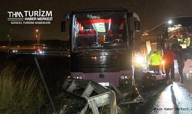 Tur otobüsü kazası! Şoför direksiyon başında kalp krizi geçirdi