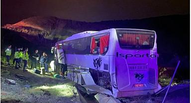 Isparta Petrol Turizm otobüsü şarampole uçtu! Ölü ve çok sayıda yaralı var