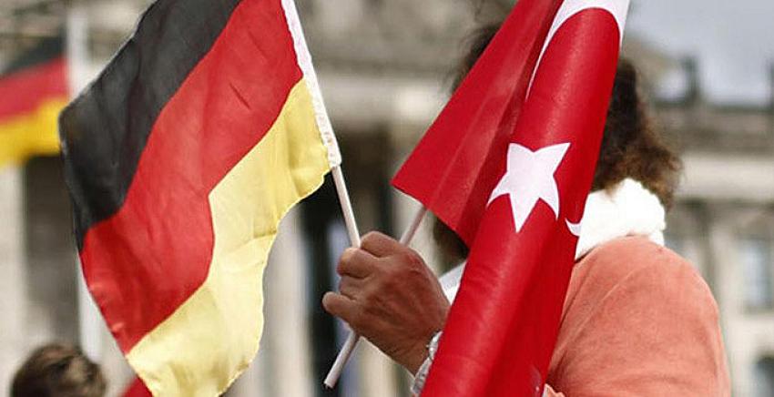 Almanya Türkiye'ye 'seyahat uyarısı'nda sınırları zorluyor