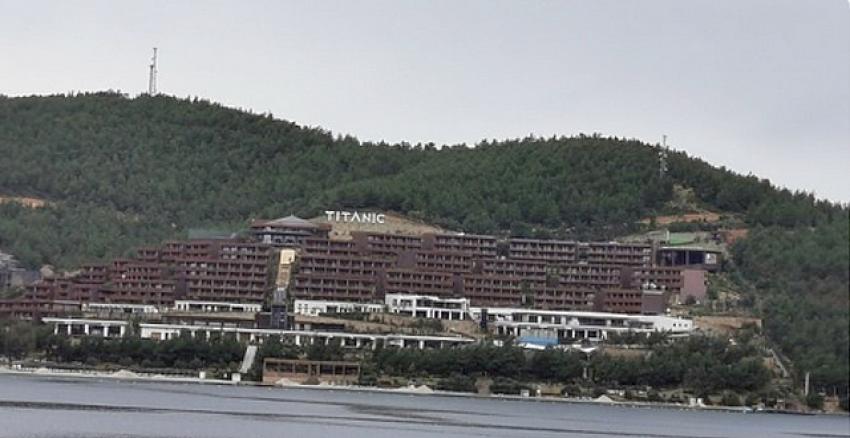 8 yıl önce yanmış, ağaçlandırılacak denilmişti! Otel diktiler