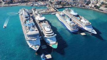 Kuşadası'nda kruvaziyer bereketi: İşte 4 dev gemi ile gelen turist sayısı