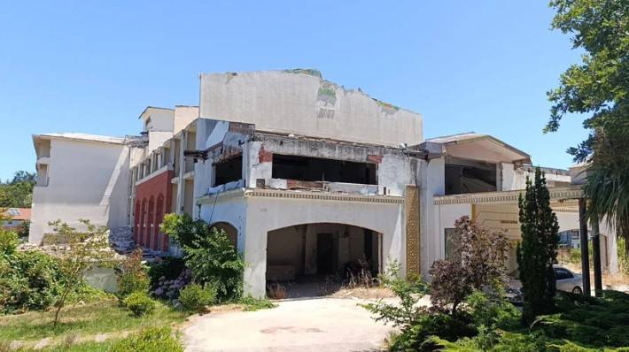 Milyon dolarlık otel kaderine terk edildi! Enkaza döndü